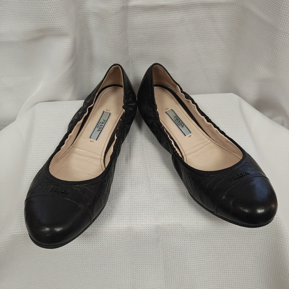 Prada Black Leather Loafers with Classic Slip-On Design - Picture 2 of 4